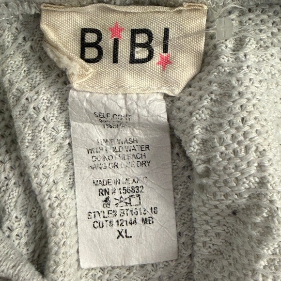 BiBi! Cold Shoulder Asymmetrical Knit Sweater XL Gray Two Tone Pullover - Picture 3 of 4